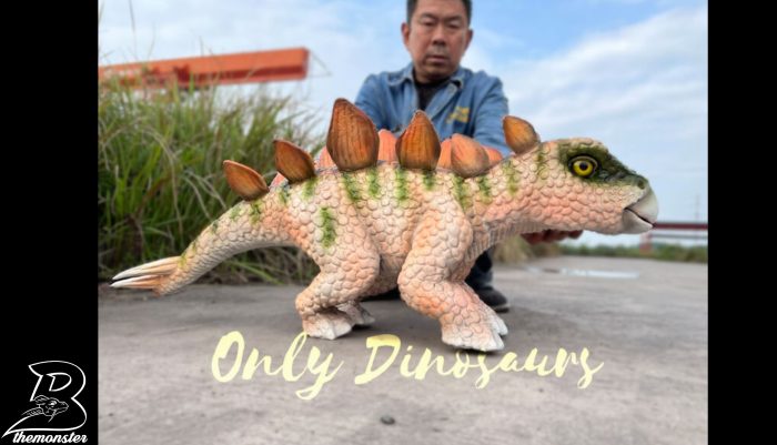 Adorable Baby Stegosaurus Dino Hand Puppet in vendita sul Bthemonster.com