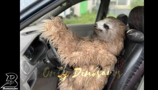 Realistic Sloth Animal Hand Puppet in vendita sul Bthemonster.com