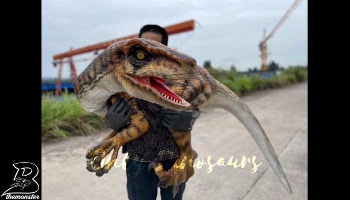 Realistic False Arm Raptor Shoulder Puppet in vendita sul Bthemonster.com