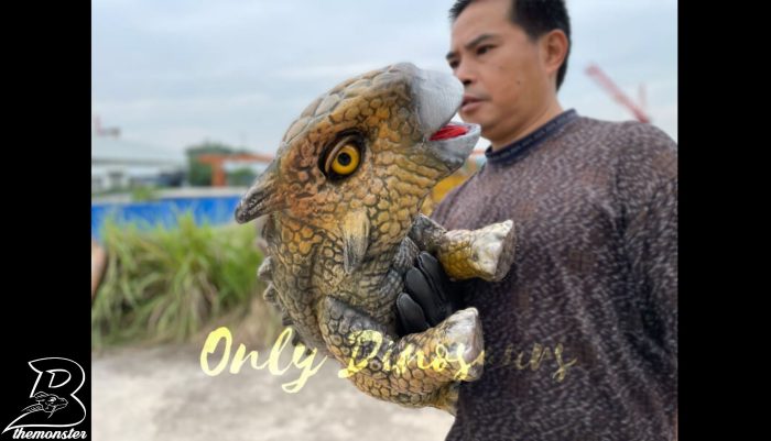 Wonderful False Arm Ankylosaur Dino Puppet in vendita sul Bthemonster.com