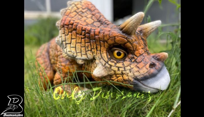 Vivid Baby Triceratops Dino Hand Puppet in vendita sul Bthemonster.com